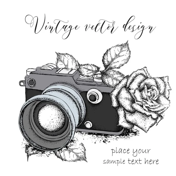 Elle çizilmiş vintage fotoğraf makinesi ile gül. Vektör çizim