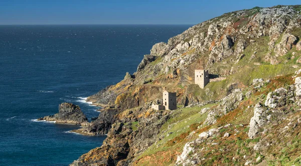 Botallack 'taki Crowns Motor Evleri Cornwall İngiltere' deki Teneke ve Bakır madeni. Poldark dizisi için film mekanı. Botallack köyü, Penwith 'teki St. Just kasabası ile Pendeen köyü arasında yer alır..
