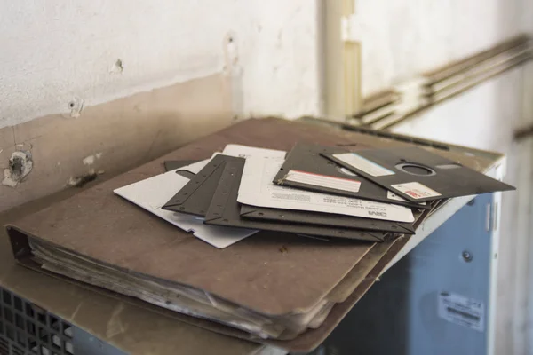 Some documents and floppy disks — Stock Photo, Image