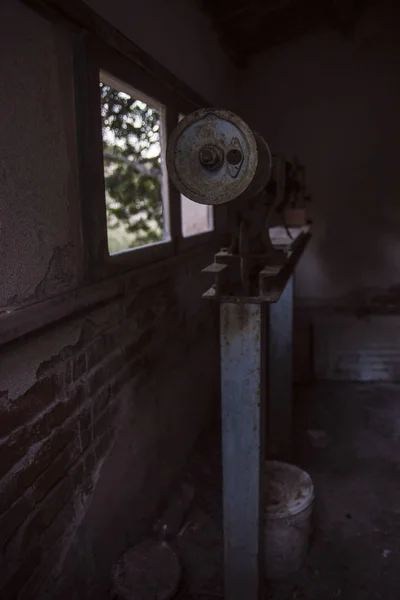 Una antigua planta de extracción abandonada — Foto de Stock