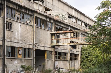 Terk edilmiş eski bir fabrikanın detayları.