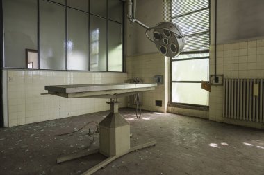 Terk edilmiş bir laboratuvarın detayları