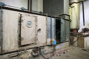 Terk edilmiş eski bir fabrikanın detayları.