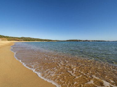 Sardunya 'da güzel bir sahil.