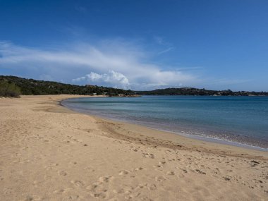 Sardunya 'da güzel bir sahil.