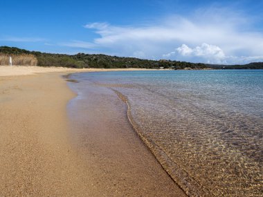 Sardunya 'da güzel bir sahil.