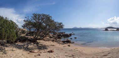 Sardunya 'da güzel bir sahil.
