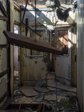 Terk edilmiş bir NATO üssünde.