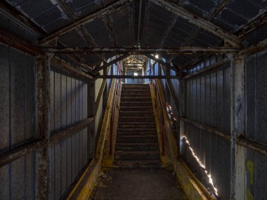 Terk edilmiş bir NATO üssünde.