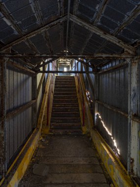 Terk edilmiş bir NATO üssünde.