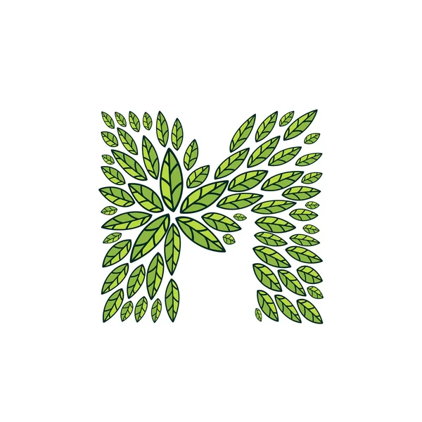 M logo de la letra formado por el patrón vintage, hojas de línea verde . — Vector de stock