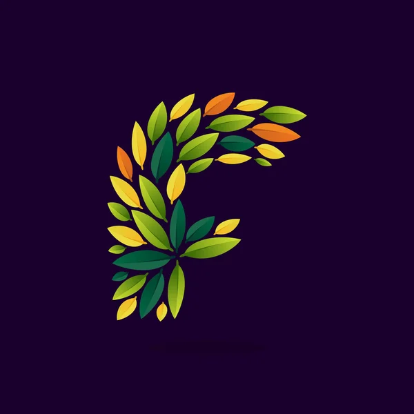 F λογότυπο επιστολή σχηματίζεται από πράσινο και φθινοπωρινά φύλλα. — Διανυσματικό Αρχείο