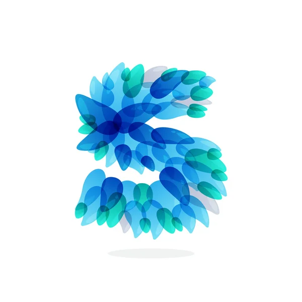 Логотип буквы S, образованный синими брызгами воды . — стоковый вектор