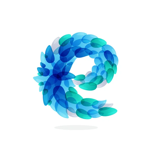 Logotipo de letra E formado por salpicaduras de agua azul . — Vector de stock