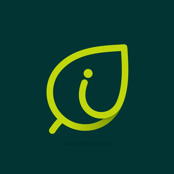 Ik brief logo in groen blad. — Stockvector