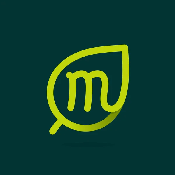 Letter M-logo in groen blad. — Stockvector