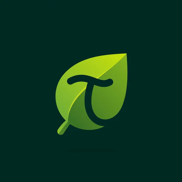 緑の葉の T 文字ロゴ. — ストックベクタ