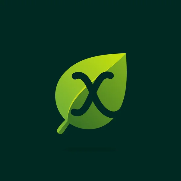 X dopis logo v zelený list. — Stockový vektor