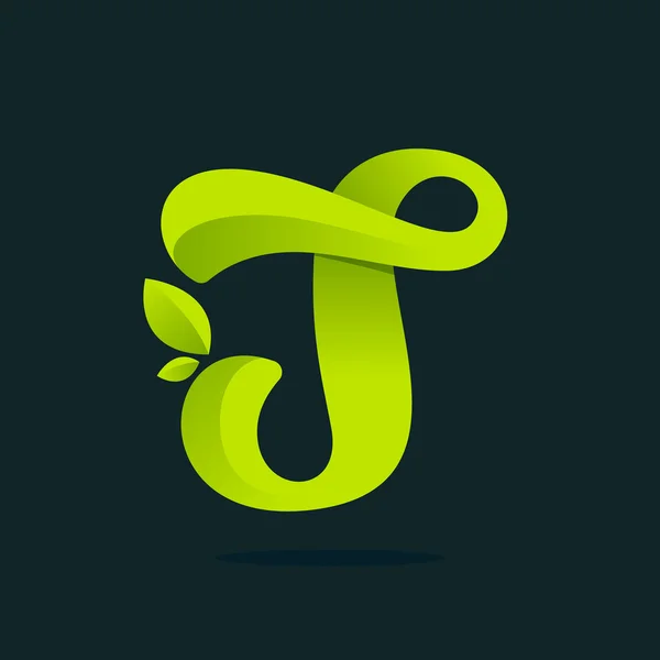 Logotipo letra T con hojas verdes . — Vector de stock