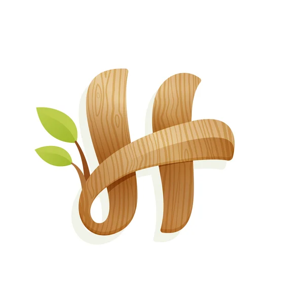 H logotipo carta com textura de madeira e folhas verdes . — Vetor de Stock
