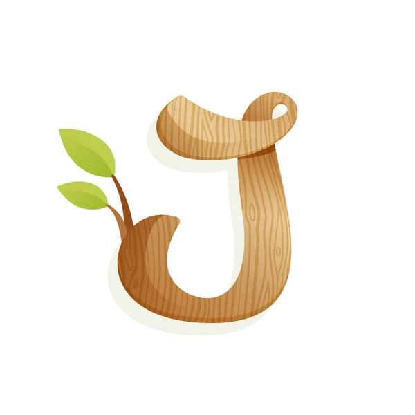 J letra logotipo com textura de madeira e folhas verdes . — Vetor de Stock