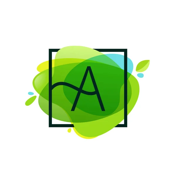 Bokstaven A logotyp i fyrkantig ram på gröna akvarell splash backgro — Stock vektor