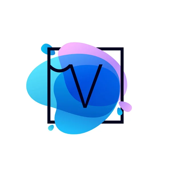 青い水彩スプラッシュで正方形のフレームで V の文字ロゴ — ストックベクタ