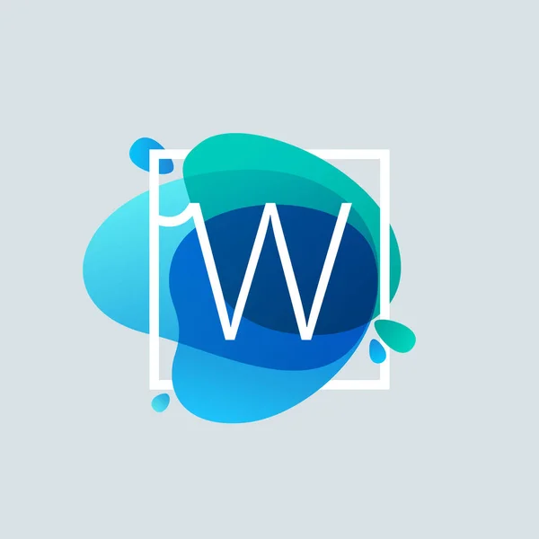 Logo huruf W dalam bingkai persegi pada percikan cat air biru - Stok Vektor