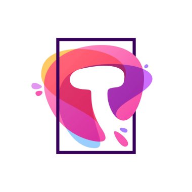 T harfi logo suluboya splash arka plan, kare çerçeve.