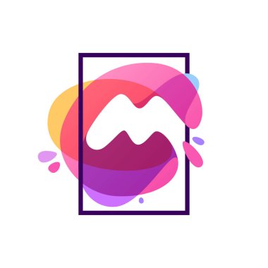 M harfi logo suluboya splash arka plan, kare çerçeve.