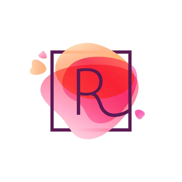 R brev logotyp i fyrkantig ram på rosa akvarell bakgrunden. — Stock vektor