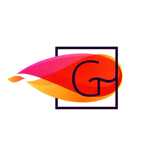 G brief logo in vierkante frame bij brand vlam achtergrond. — Stockvector