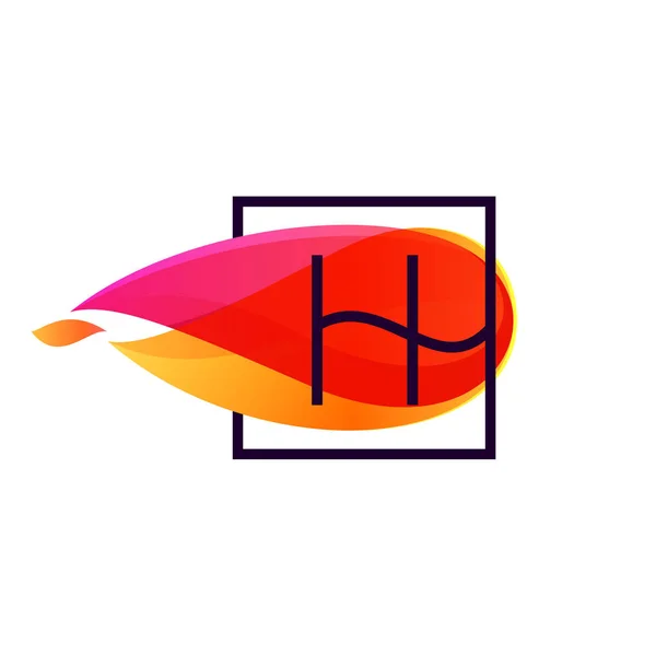 Логотип буквы H в квадратной рамке на фоне пламени огня . — стоковый вектор