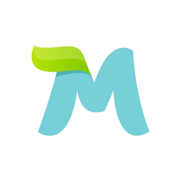 Логотип буквы М с зеленым листом . — стоковый вектор