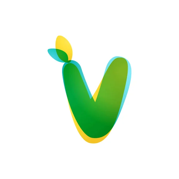 V letter eco logo. Перекрывающийся градиентный шрифт с зелеными листьями . — стоковый вектор