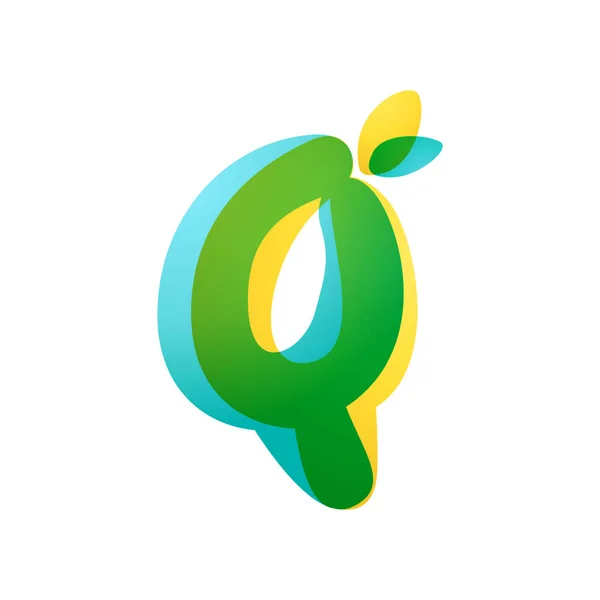Q letter eco logo. Перекрывающийся градиентный шрифт с зелеными листьями . — стоковый вектор