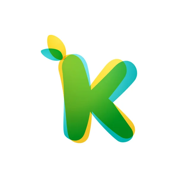 K letter eco logo. Overlapping gradient font with green leaves. — Stock Vector