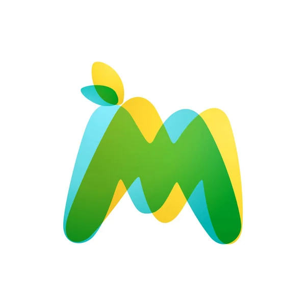 M letter eco logo. Overlapping verloop lettertype met groene bladeren. — Stockvector