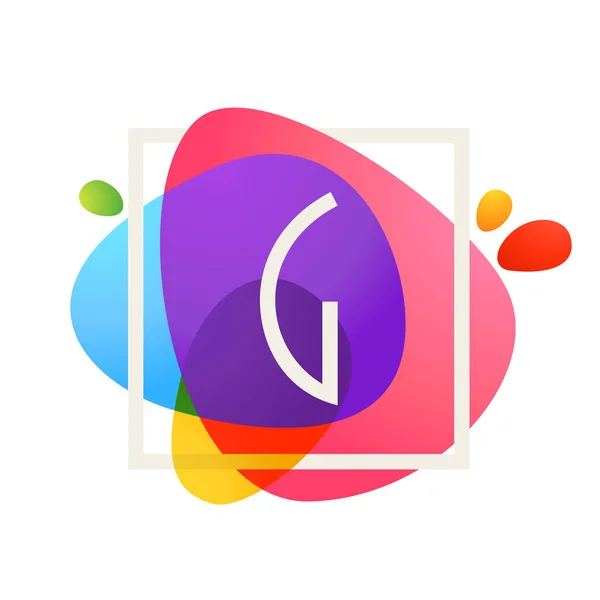 G letter logo in square frame at watercolor splash background. — Stock Vector