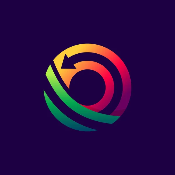 Letter O logo with arrow inside. — ストックベクタ