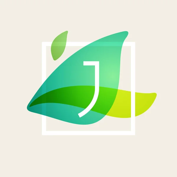 J bokstav logotyp i fyrkantig ram på gröna blad akvarell backgro — Stock vektor