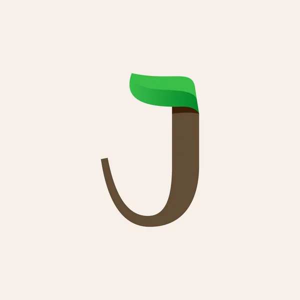 Ecologia J serif lettera logo con foglia verde . — Vettoriale Stock