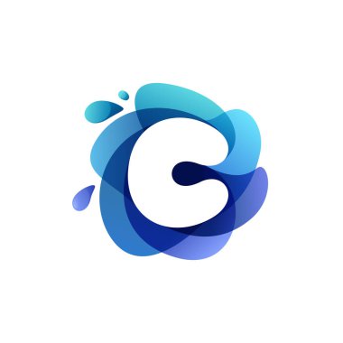 C harfi saf su logosu. Sıçrayan damlalarla kıvrılan bir şekil. Çevre kimliği, deniz posterleri ve temizlik etiketleri için mükemmel bir vektör simgesi.