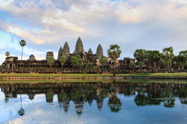Kamboçyalı Simgesel Yapı Angkor Wat, Siem Reap, Kamboçya