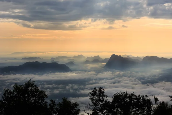 Pohled na východ slunce v Thajsku — Stock fotografie