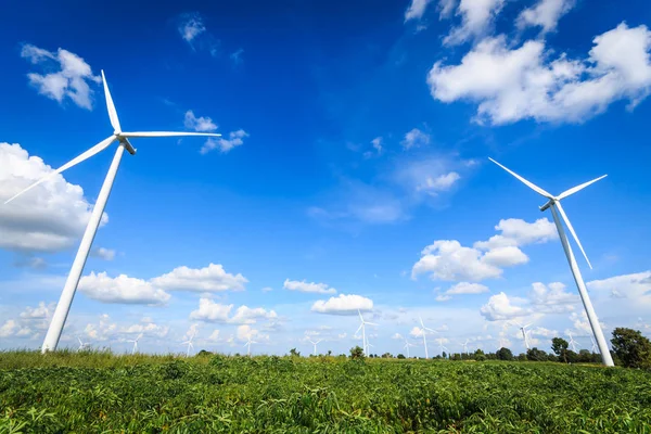 A szél szélerőművekben villamos — Stock Fotó
