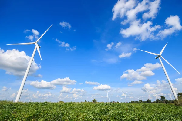 Turbine eoliche che generano elettricità — Foto Stock