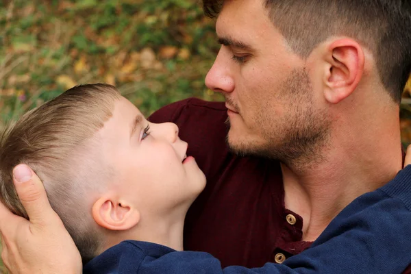 Father holds his son in his arms, hugged his son — Stock Photo, Image