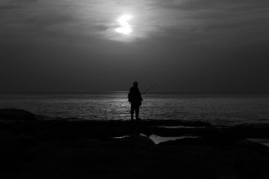 zaman taşlar üzerinde iplik üzerinde güneş alıcı deniz balık balıkçı