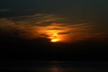 kırmızı kış, bulutlu gökyüzü günbatımı